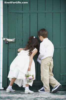 Candid Wedding Photos of Kids by a Second Wedding Photographer
