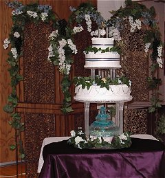 A beautiful cake for your English Garden Theme Wedding