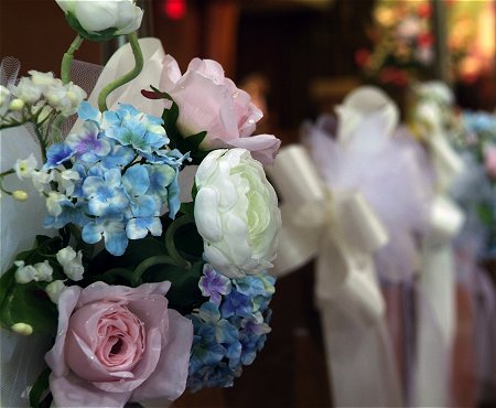 Hydrangea Pew Decor for Summer Wedding Ceremonies
